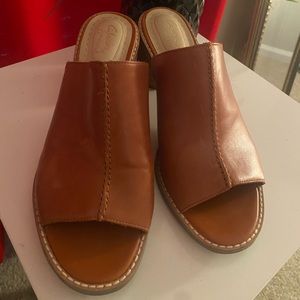 Clarks Somerset Sandals with Round Heel